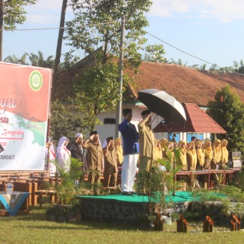 Upacara Bendera HUT RI Ke 75